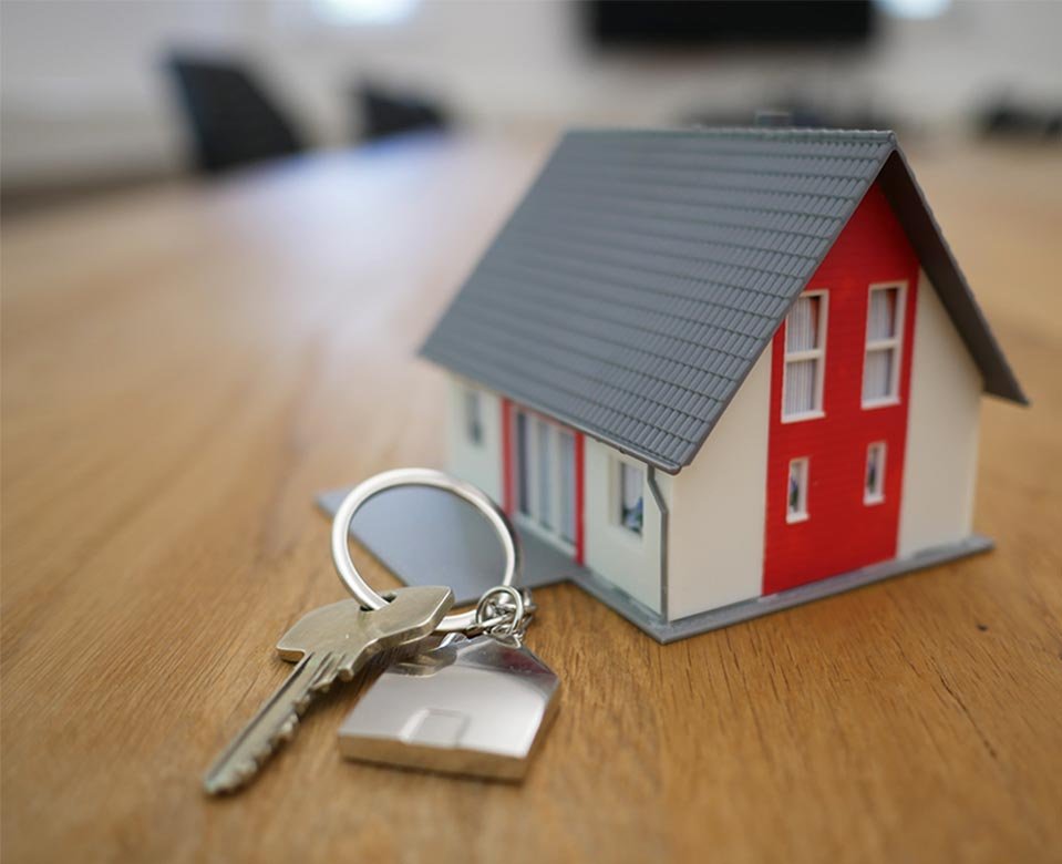 Maqueta de casa vendida en Puebla con llaves